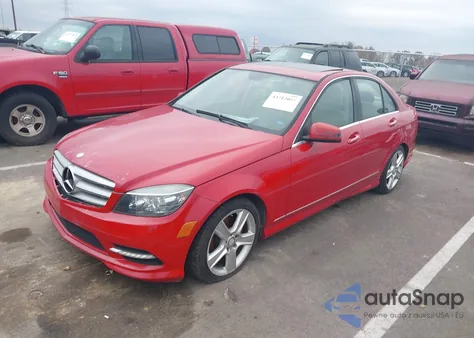 2011 Mercedes-Benz C 300 Sport z USA, uszkodzony, nr VIN WDDGF5EB0BR184364